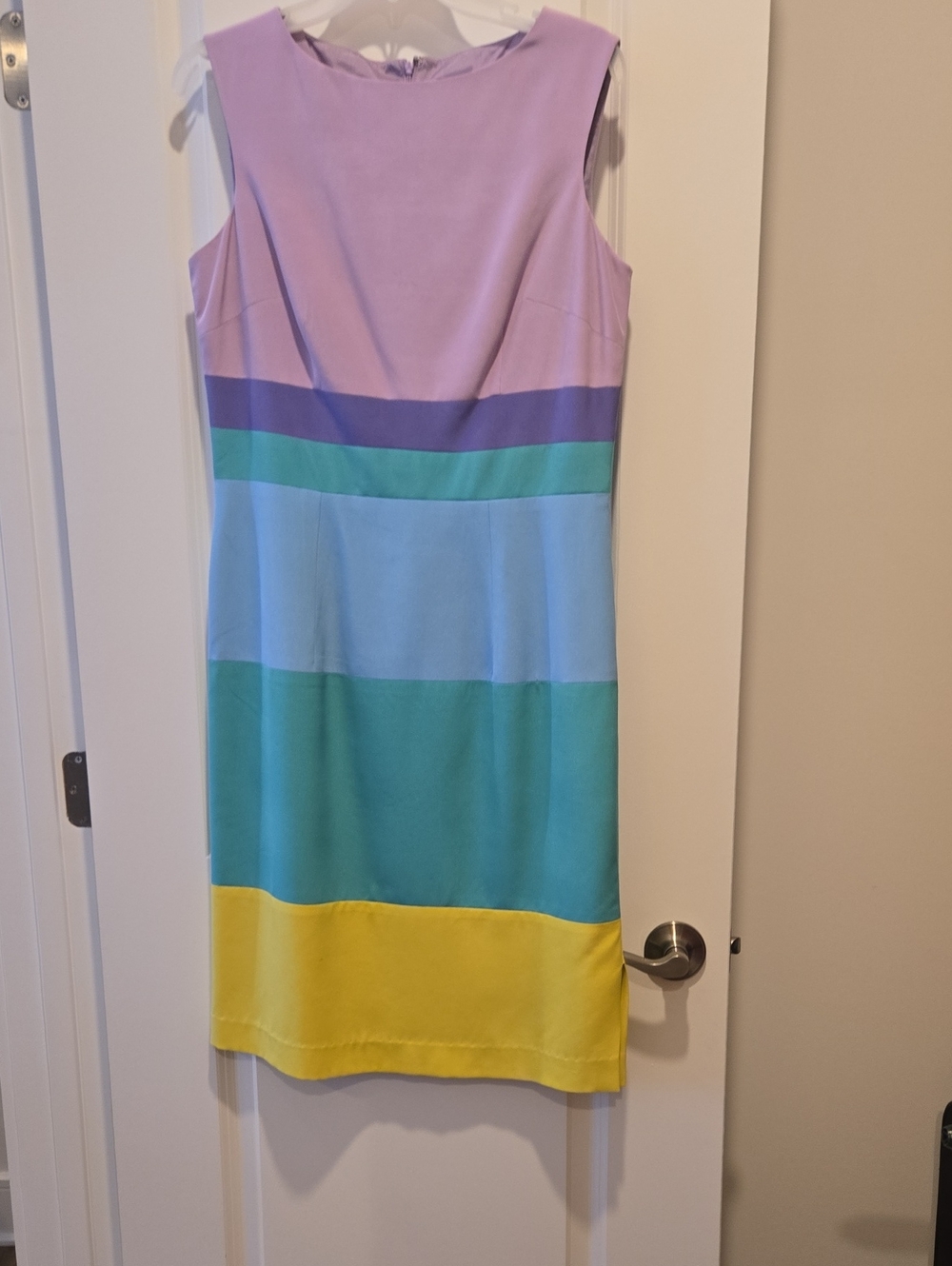 Colorful Deane and White Sleeveless Shift Dress